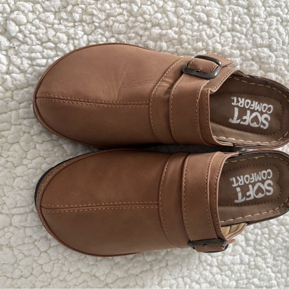 SoftWalk Women's Brown Leather Mules